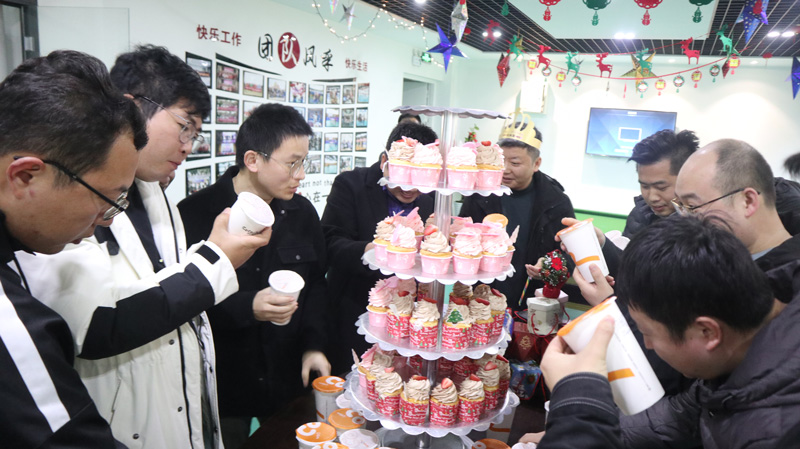 繽紛平安夜，歡樂圣誕節(jié) | 寶開舉辦第四季度員工集體生日會(huì)