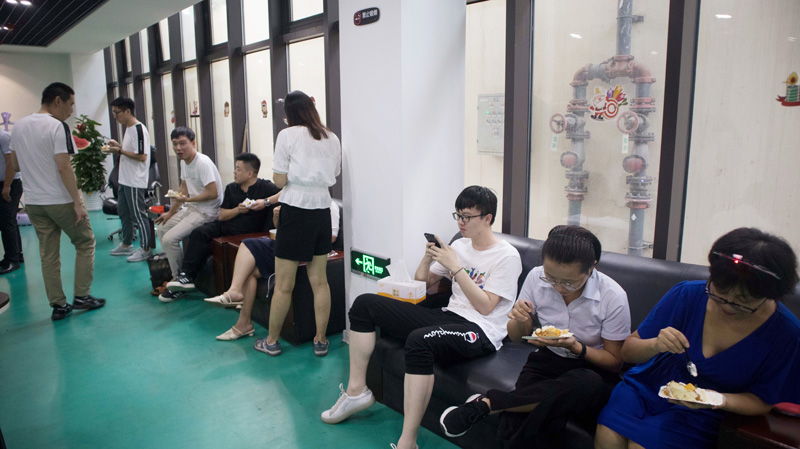 八月集體生日會 | 與久違的祝?；馃嵯嘧?  src="/uploads/allimg/210903/1-210Z314222D57.jpg" /></p>
<p><img alt=