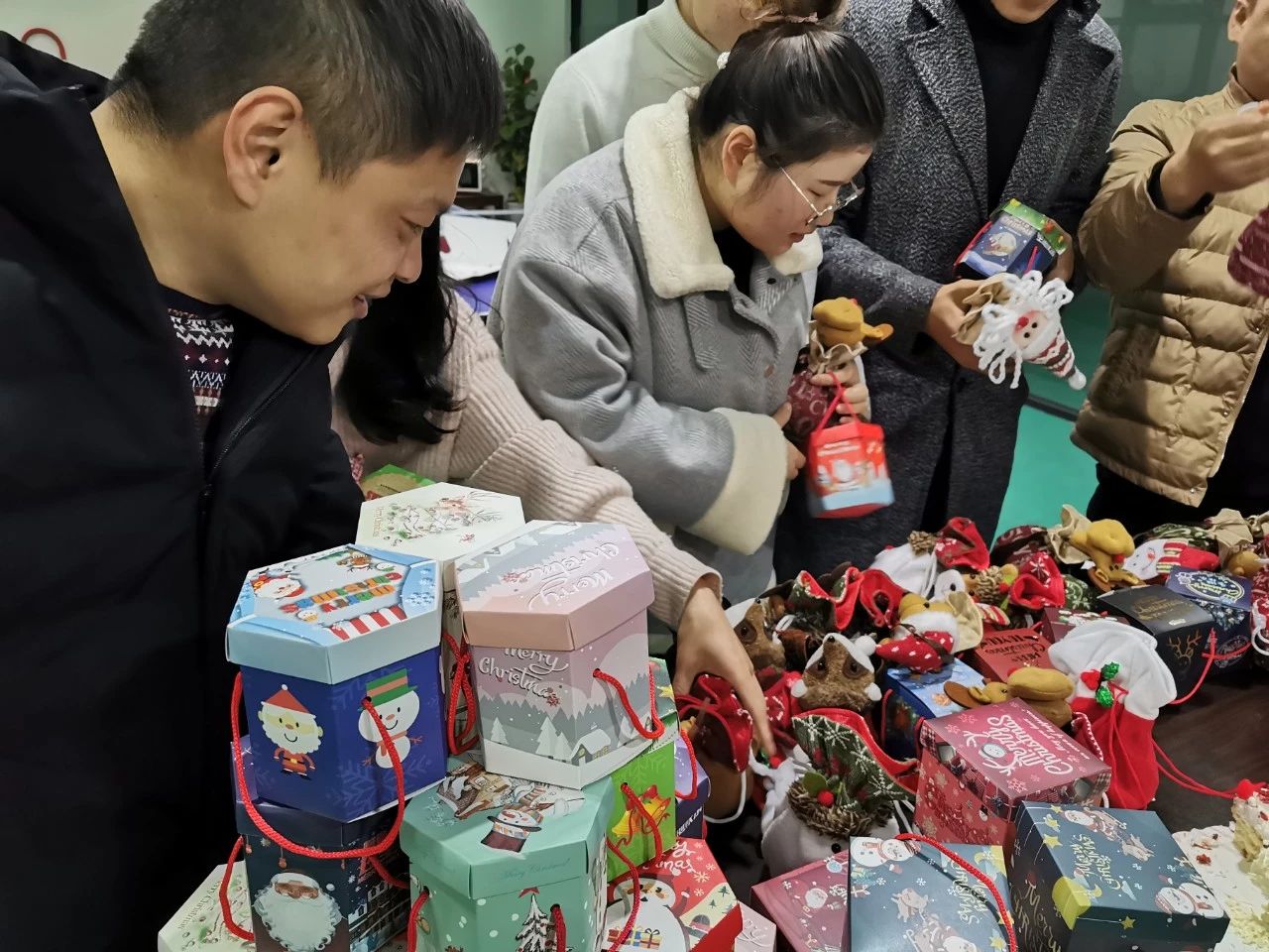 圣誕主題生日趴 | 濃情暖意平安夜，誕愿有你共前行