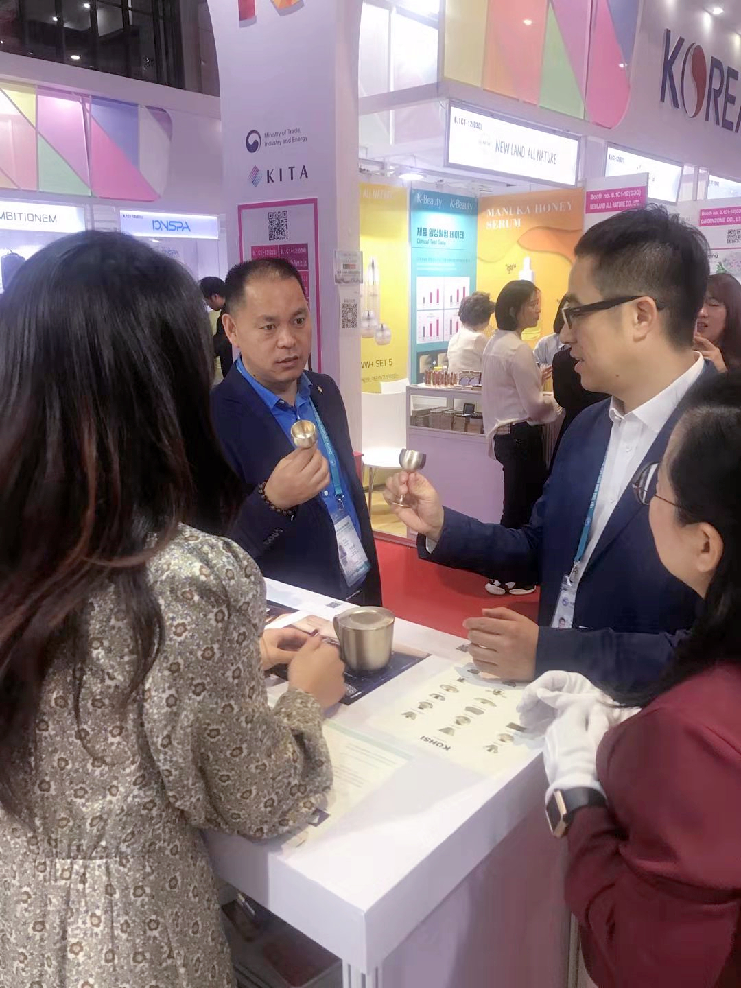 ＂合作、創(chuàng)新、共享＂話進博一一寶開董事長邢志文參觀進博并接受SMG記者采訪