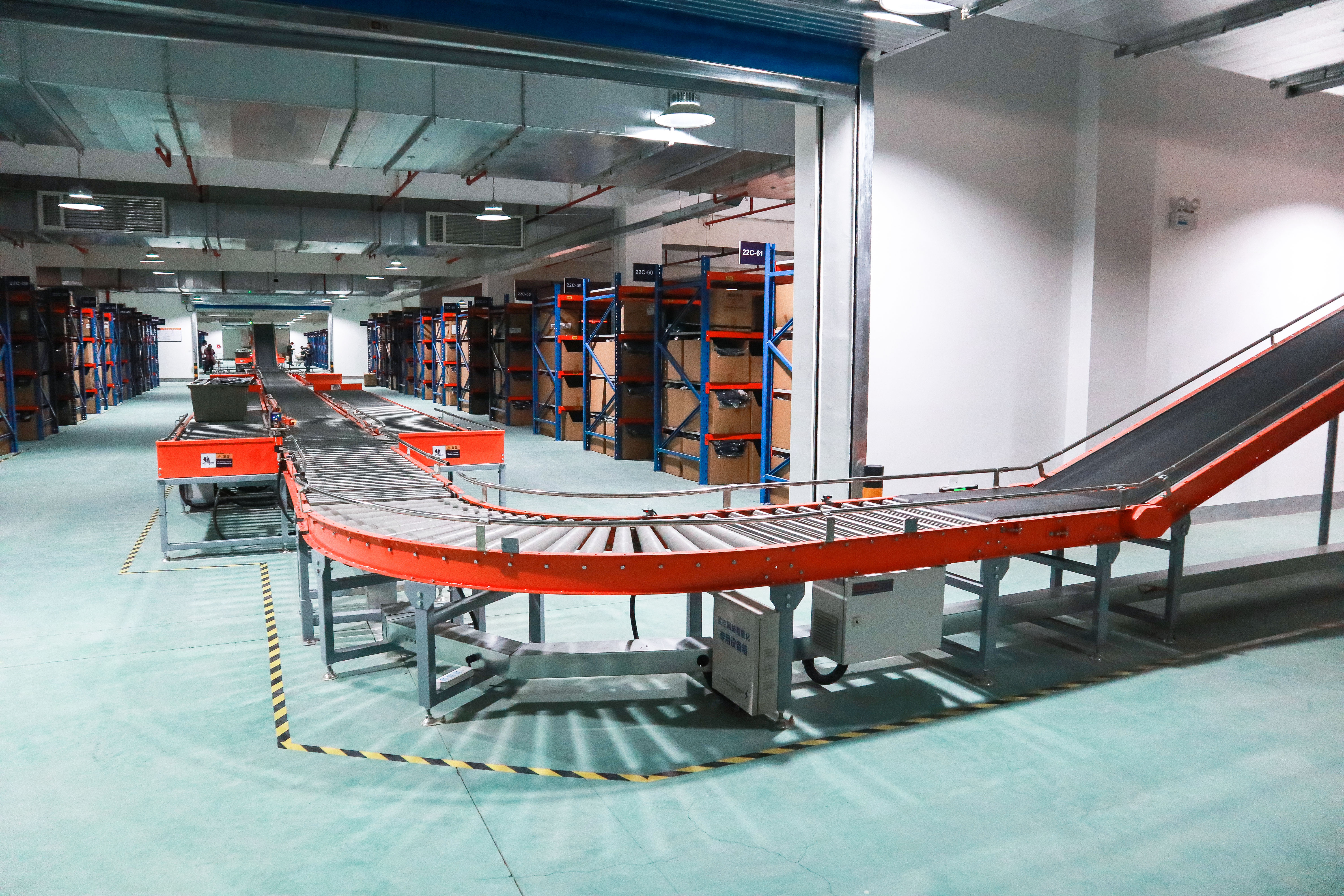 案例新聞 | 官宣！雅鹿物流中心自動化揀選輸送項目完工驗收！