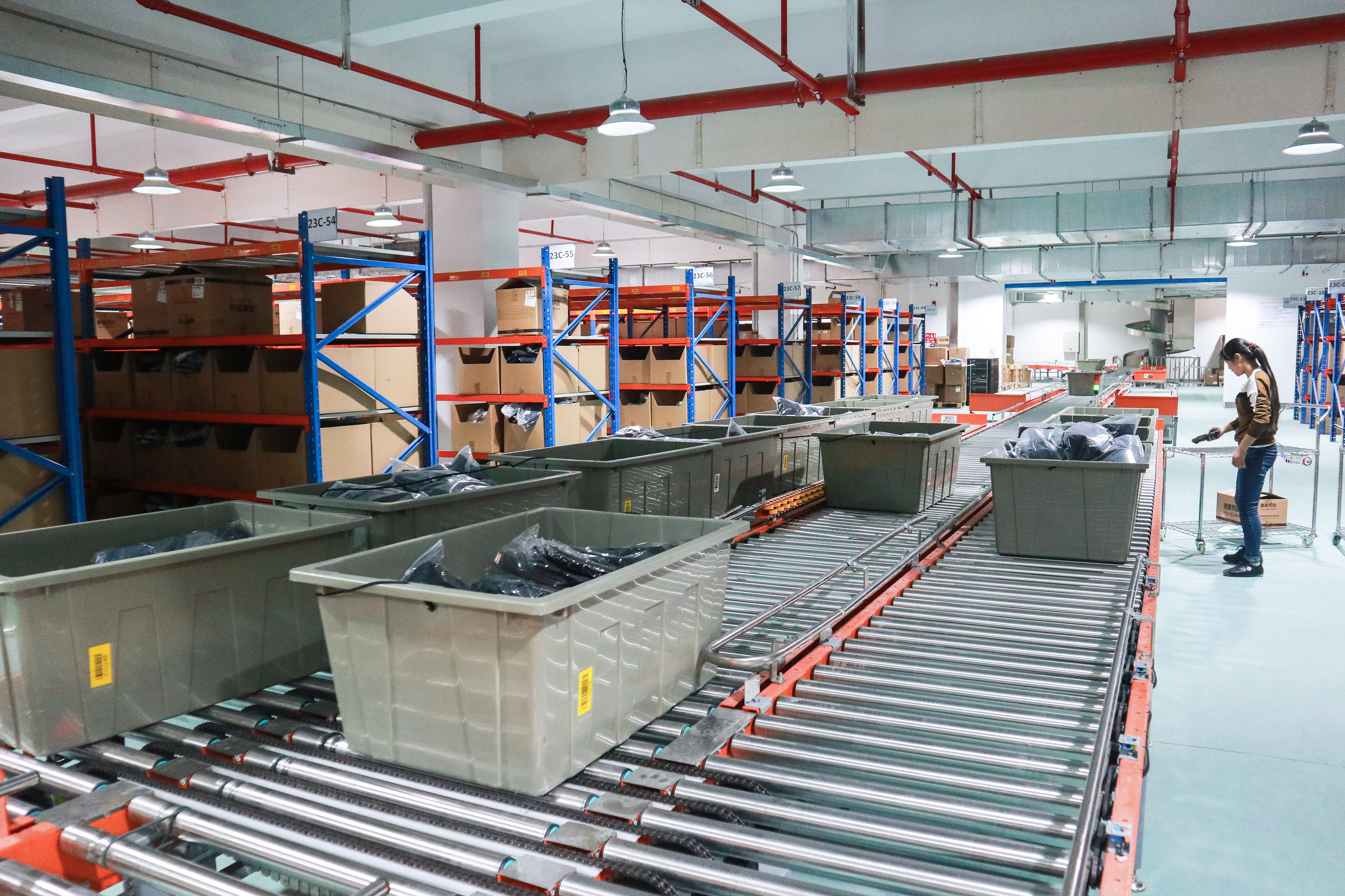 案例新聞 | 官宣！雅鹿物流中心自動化揀選輸送項目完工驗收！