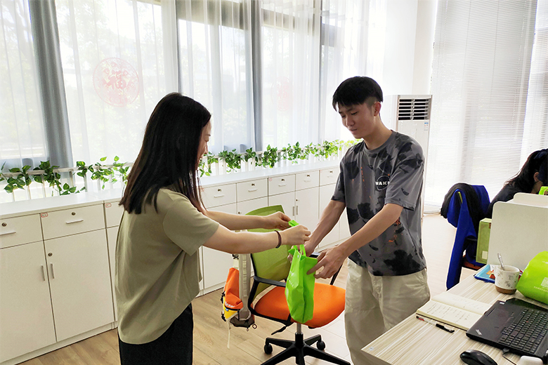 夏送清涼，情系一線｜致高溫下堅(jiān)守崗位的一線員工