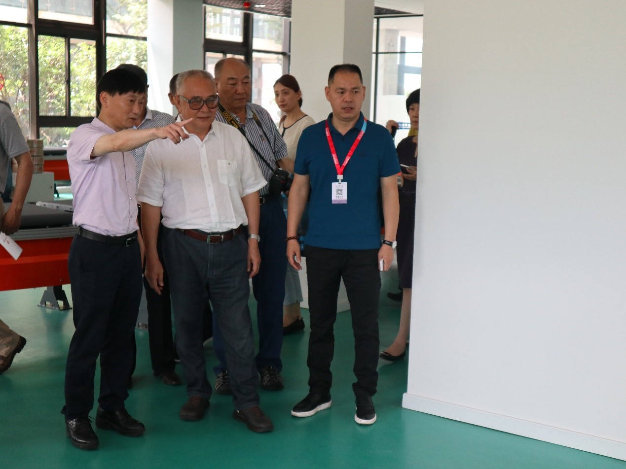 新聞 | 無錫市原政協(xié)領(lǐng)導(dǎo)、吳涇鎮(zhèn)黨委領(lǐng)導(dǎo)一行蒞臨寶開參觀考察