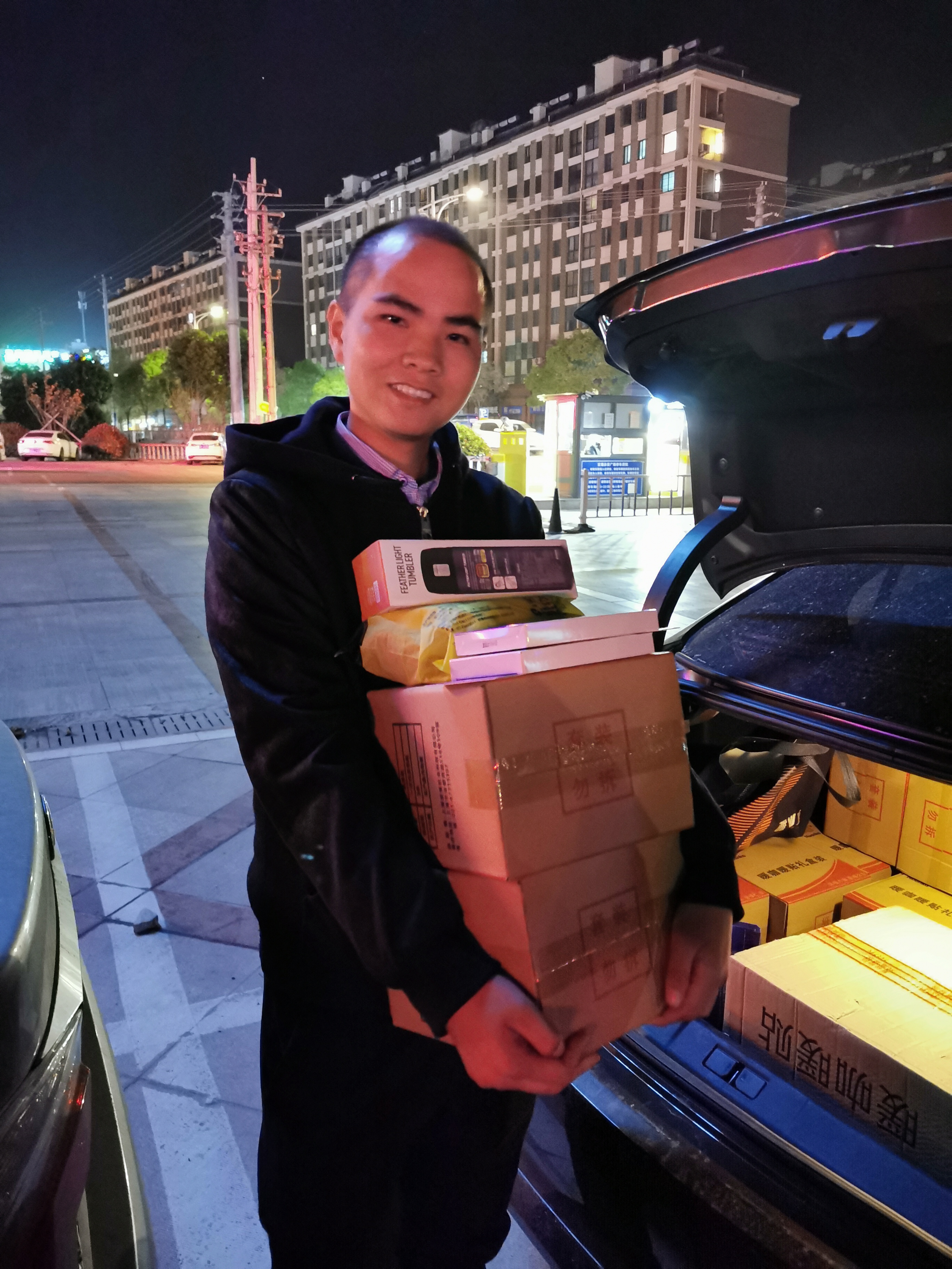 11月中旬，寶開工會(huì)組織開展“走一線、送溫暖”關(guān)愛員工暖冬行動(dòng)。