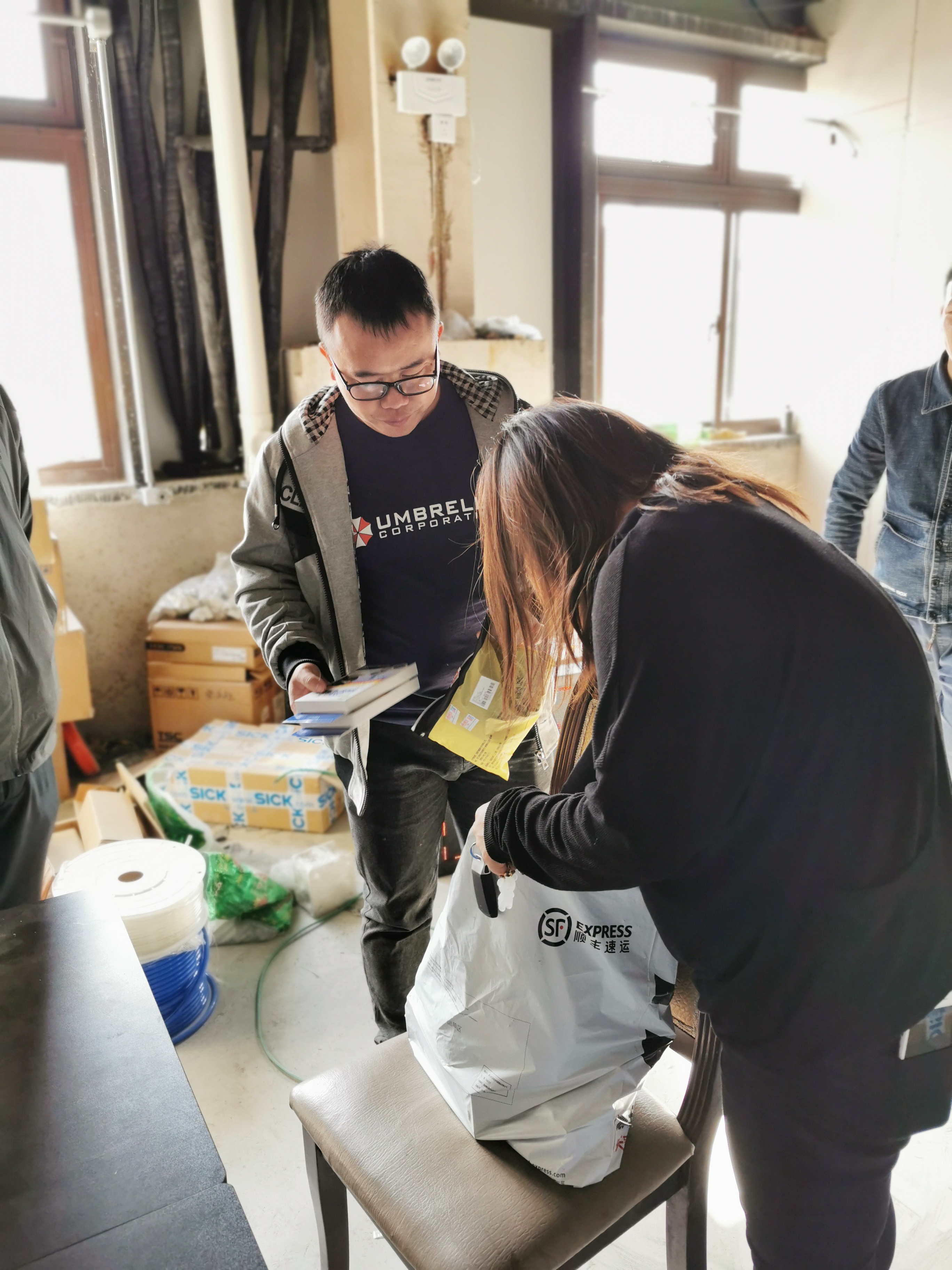 11月中旬，寶開工會(huì)組織開展“走一線、送溫暖”關(guān)愛員工暖冬行動(dòng)。