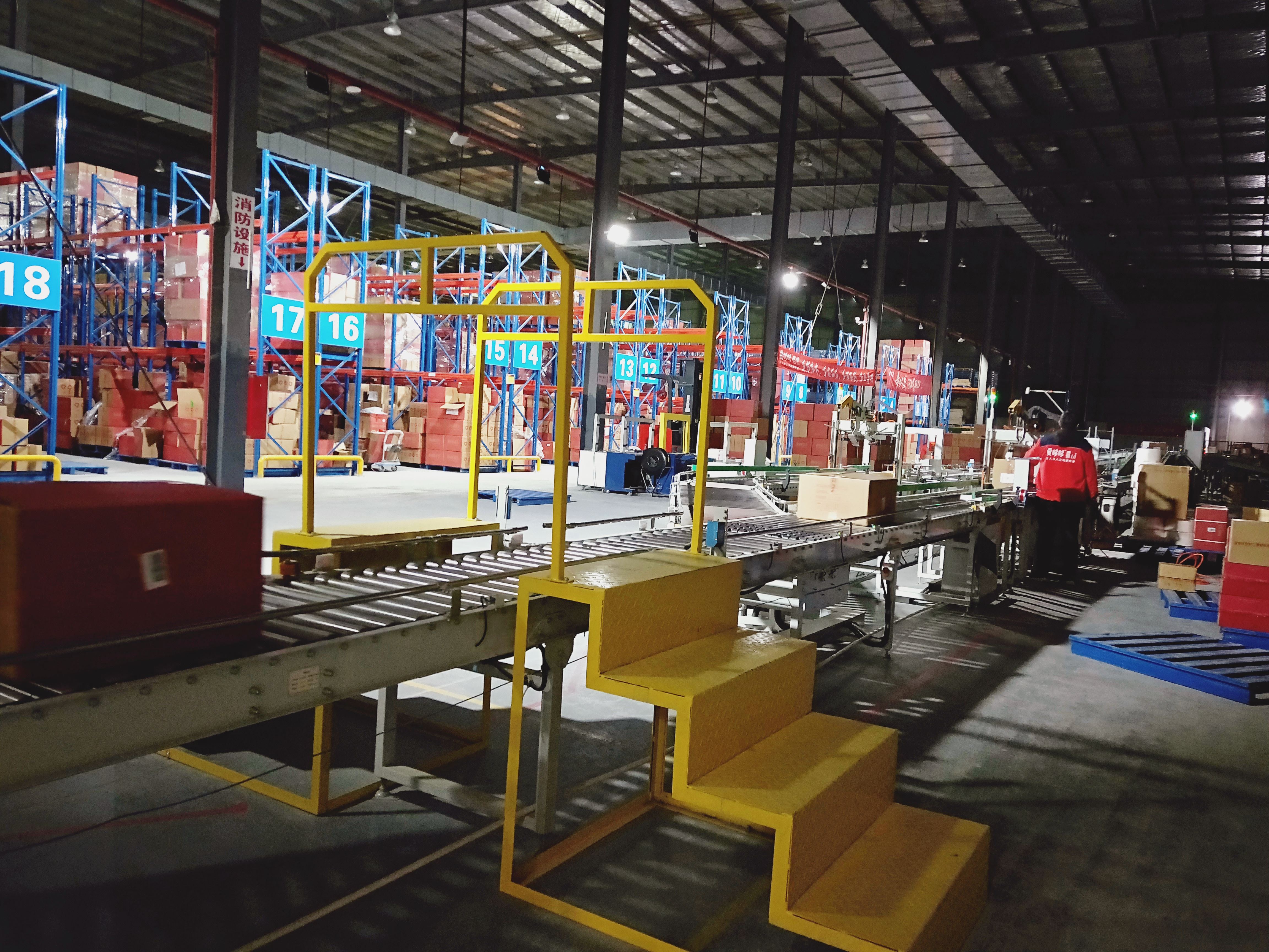 11月中旬，寶開工會(huì)組織開展“走一線、送溫暖”關(guān)愛員工暖冬行動(dòng)。