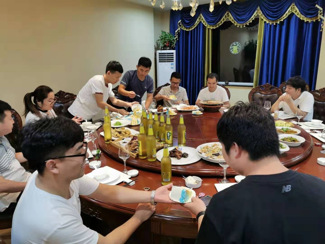 夏送清涼，集體慶生，慰問一線 | 致我們的一線伙伴：辛苦了！